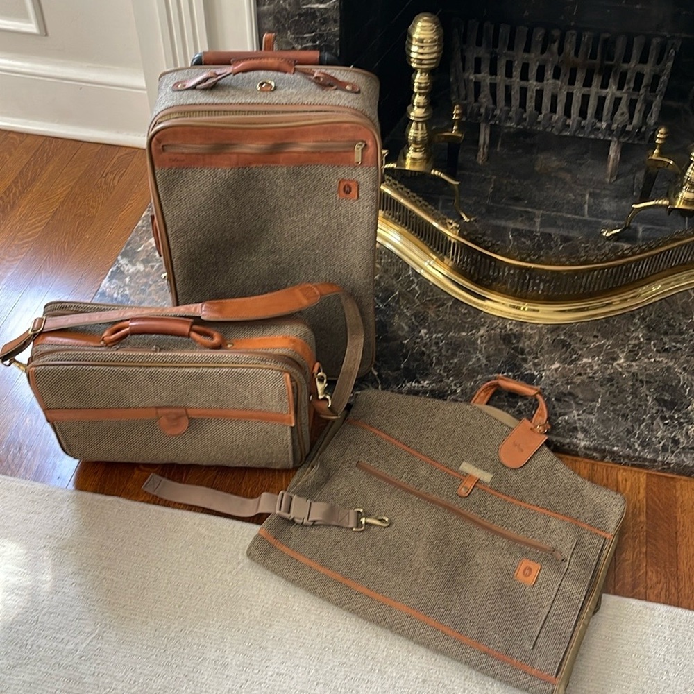 Gorgeous Hartmann 3 piece set tweed with leather
